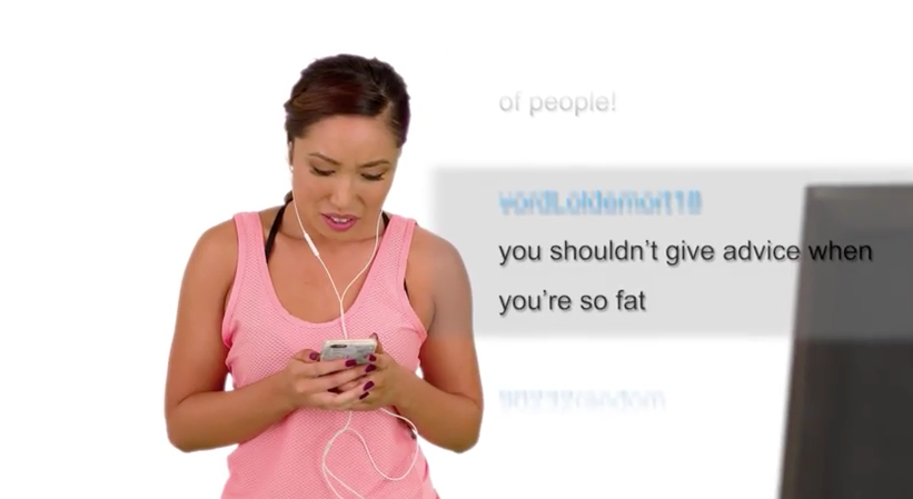 Elle Photoshope son corps en temps réel pour répondre aux commentaires haineux